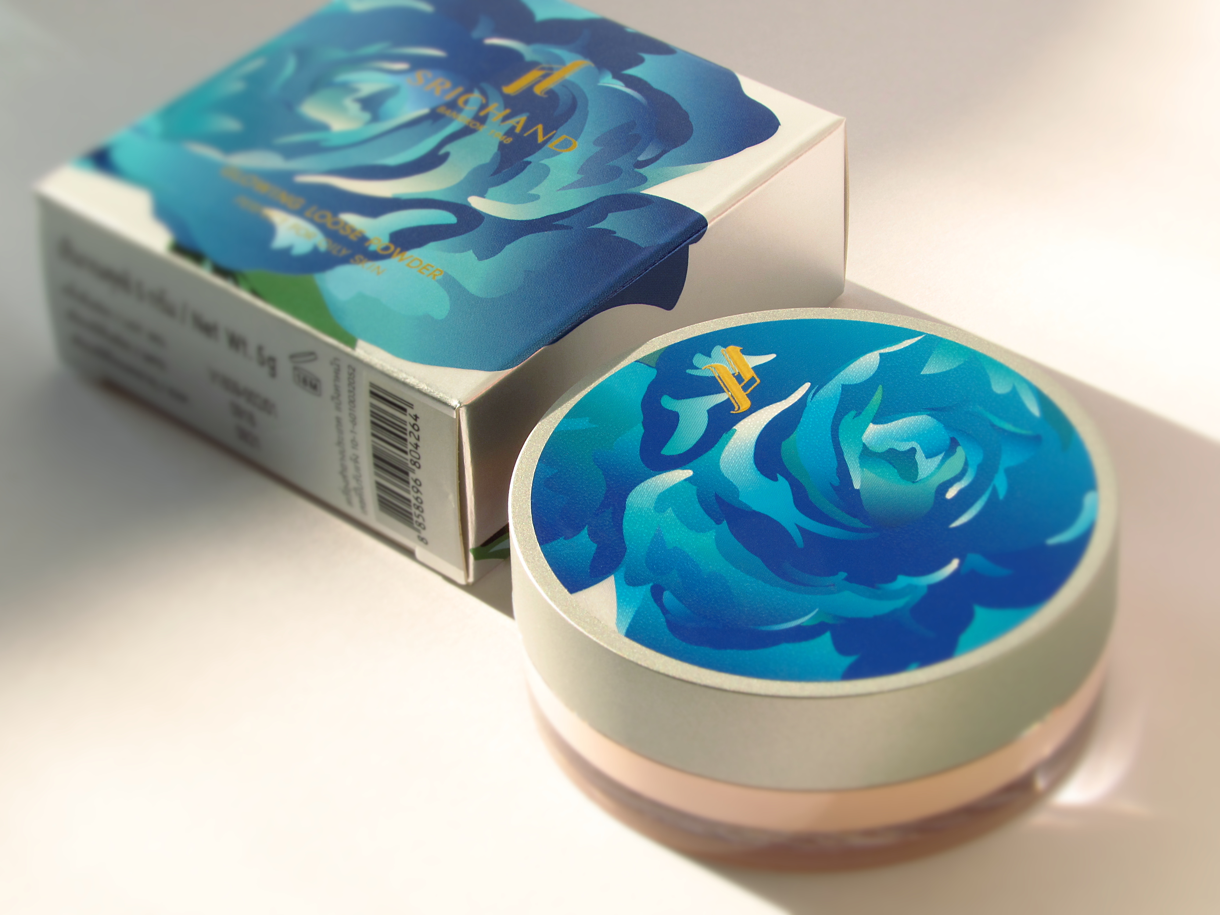 Srichand Glowing Loose Powder exotic blue packaging.