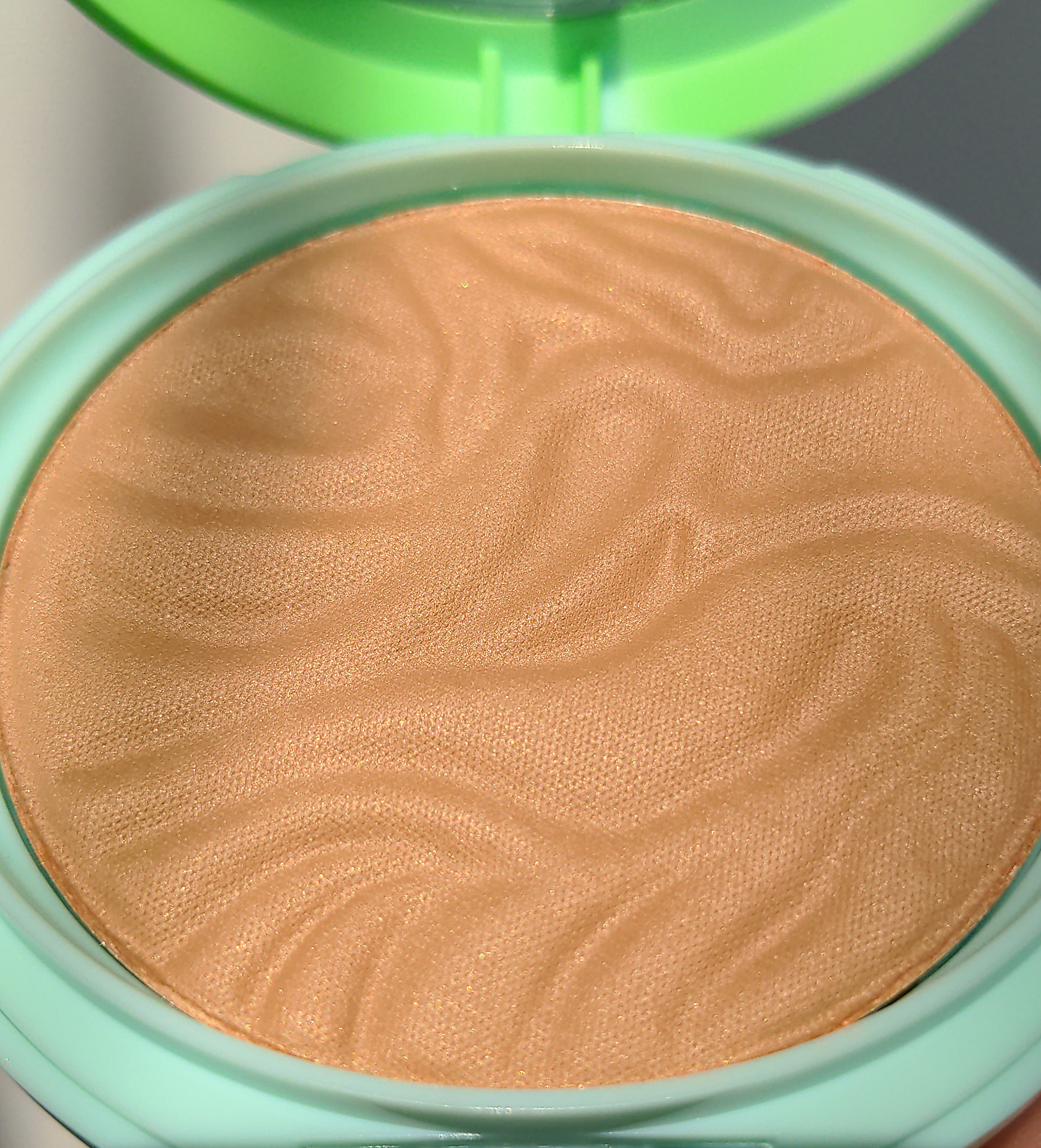 Physicians Formula Murumuru Butter Bronzer in Bronzer opened and up-close.